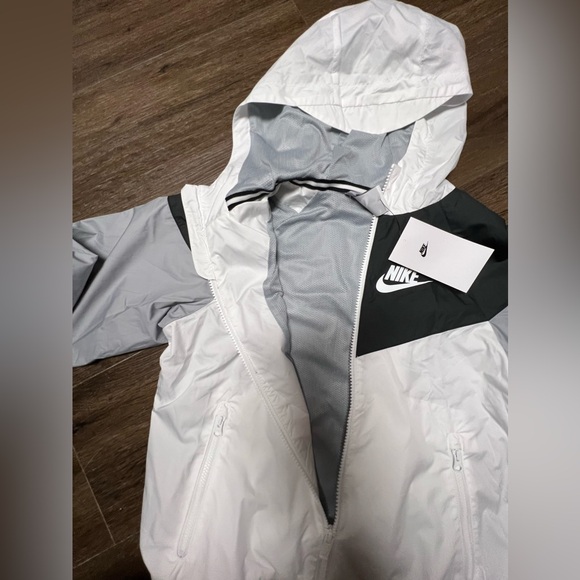 Nike Sportswear WindrunnerBig Kids' (Boys') Loose Hip-Length Hooded Jacket - Picture 2 of 4